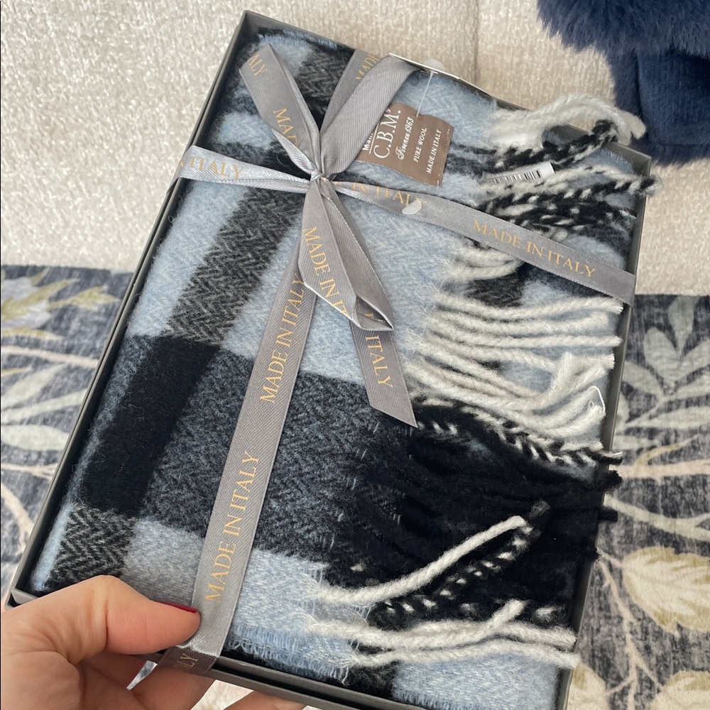 C.B.M. Made in Italy Wool Scarf - Blue & Black Plaid Scarf NWT - Picture 8 of 11